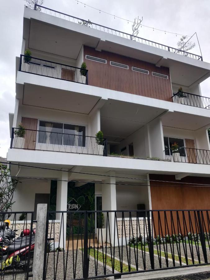 Rion Hostel Богор Екстериор снимка