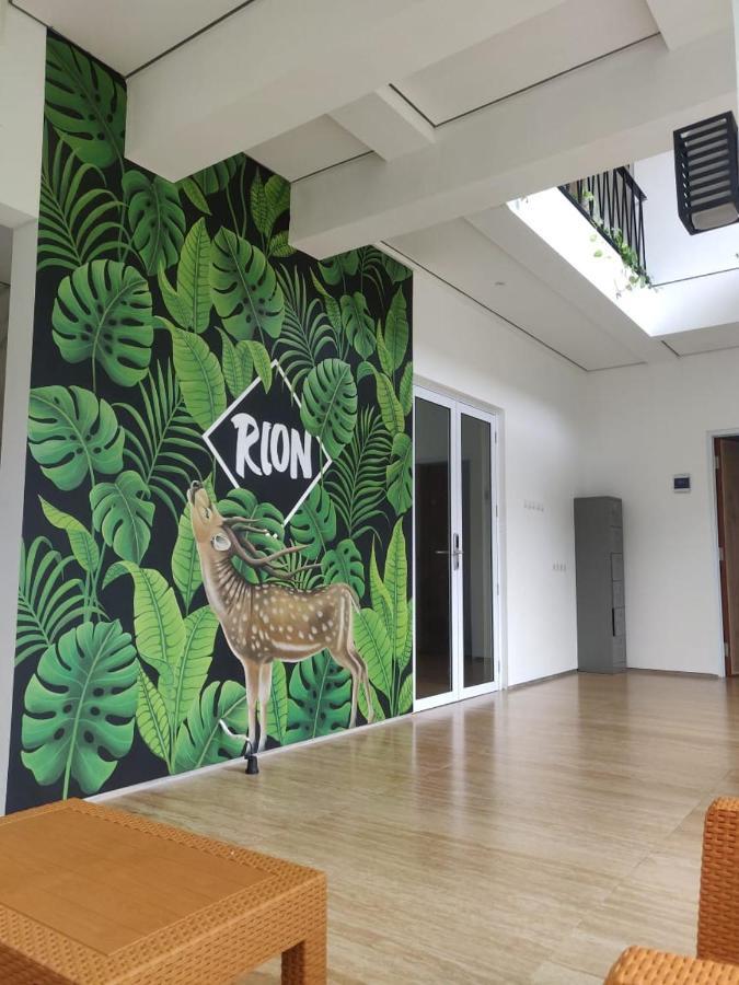Rion Hostel Богор Екстериор снимка
